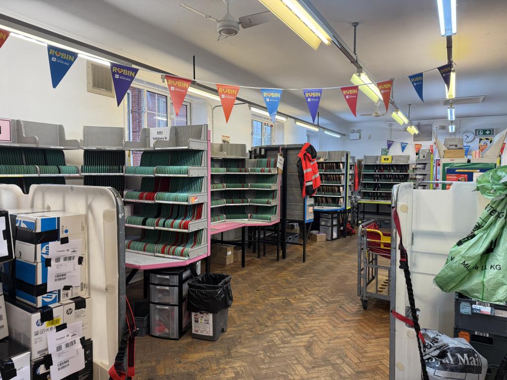 Lot: 44391 - TO BE OFFERED IN OUR DECEMBER AUCTION UNLESS SOLD PRIOR - FREEHOLD COMMERCIAL PREMISES ON PLOT OF 0.19 ACRES - Internal view of delivery sorting room